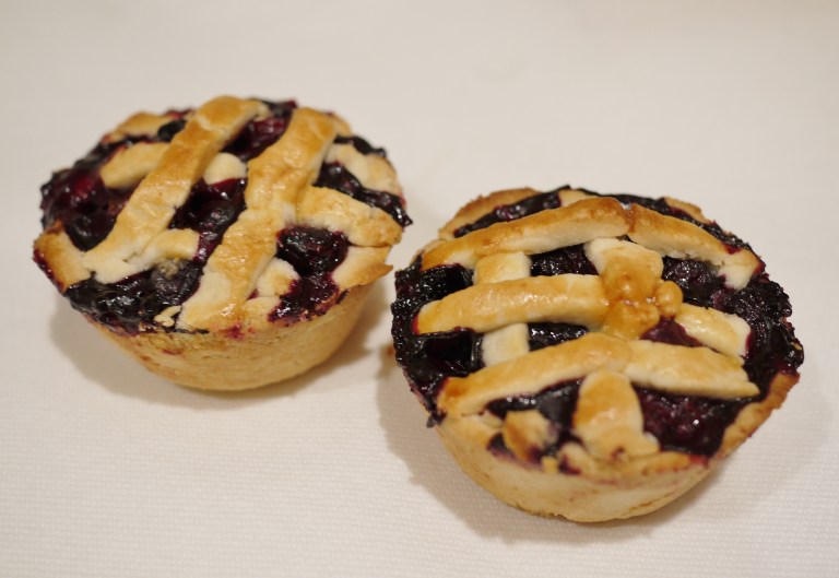 blueberry mini pies